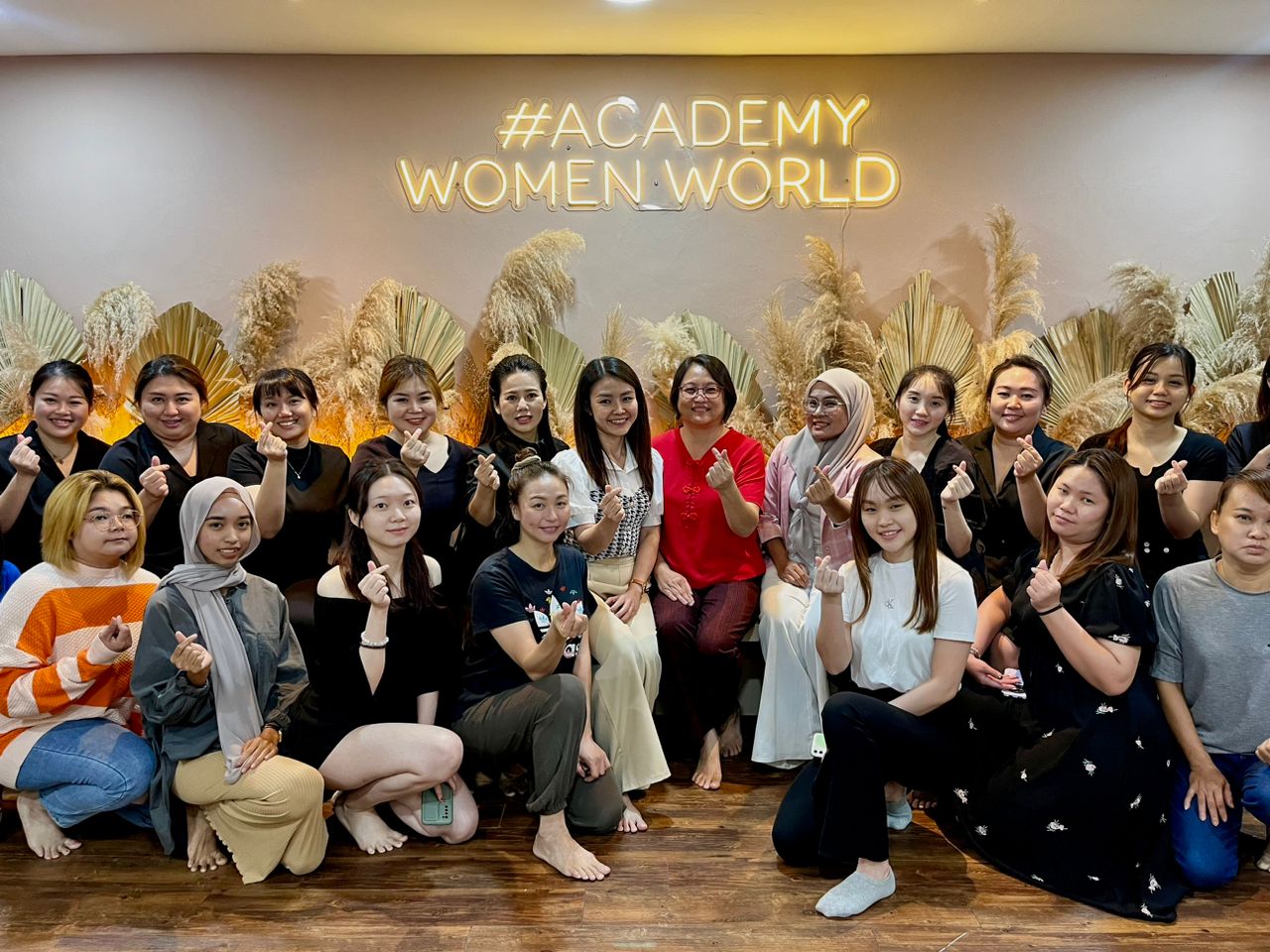 美甲体验课程 Unlock Your Artistic Potential with Our Nail Art Experience!